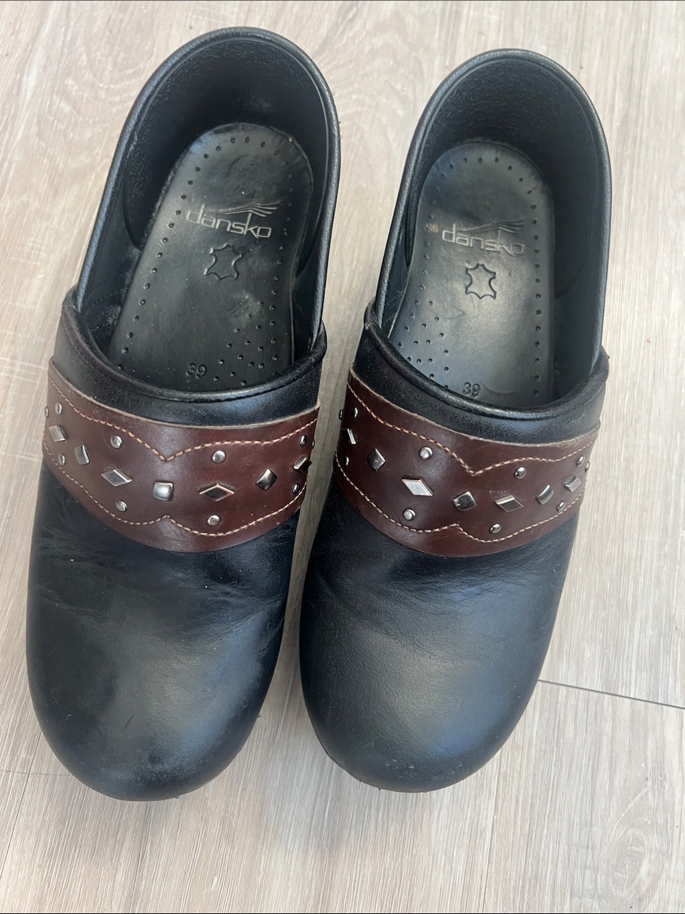 Dansko Pavan Clog 9 Black Leather Studded Strap Comfort teachers nurse